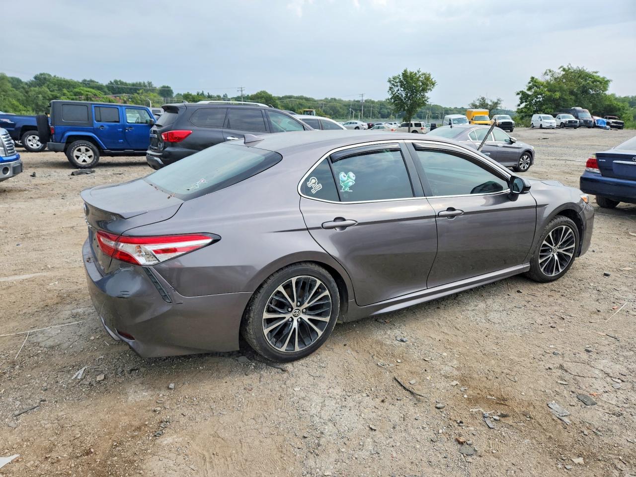 2020 TOYOTA CAMRY SE — снимка 3