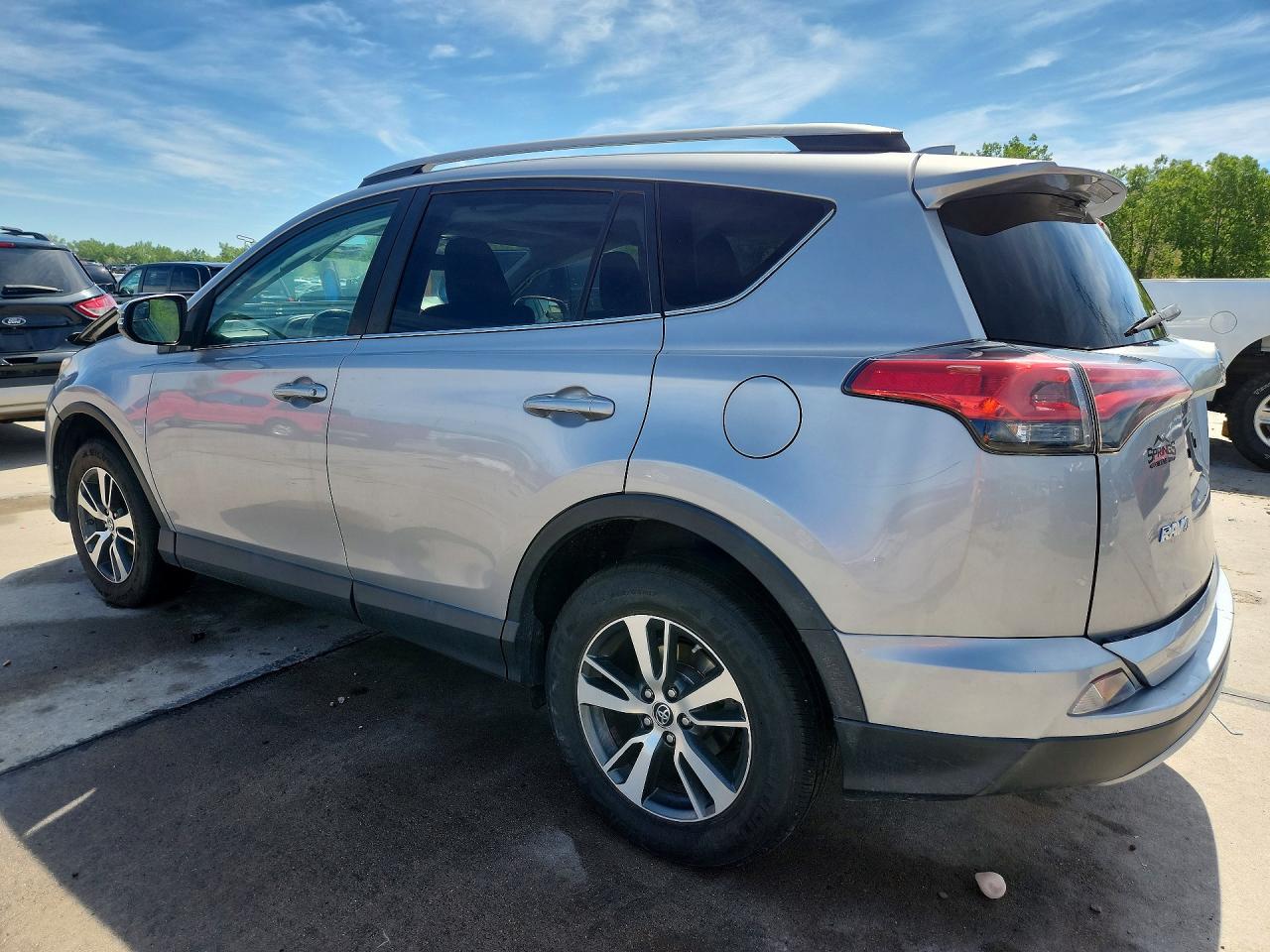 2017 TOYOTA RAV4 XLE — снимка 2