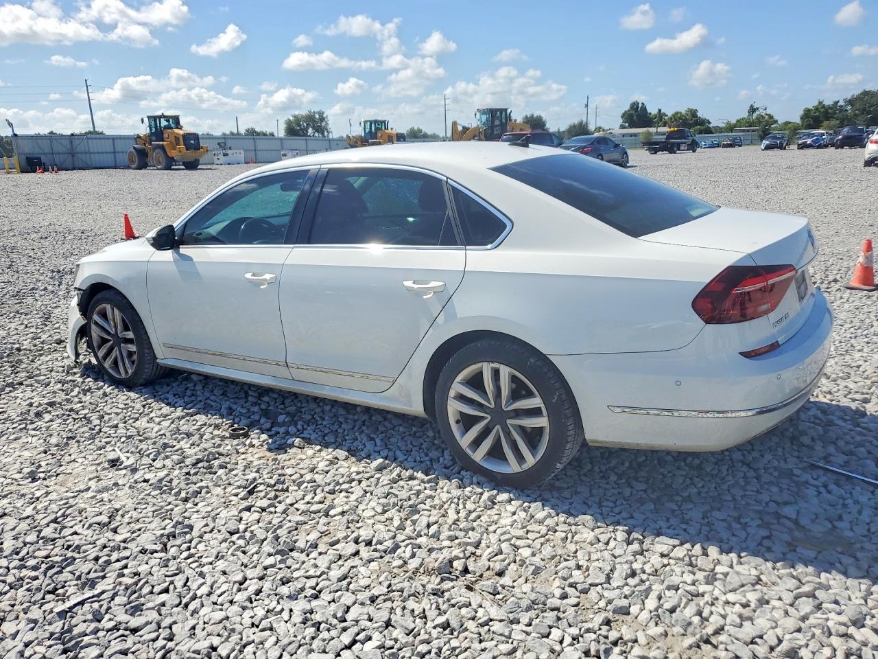 2017 VOLKSWAGEN PASSAT SEL PREMIUM — снимка 2