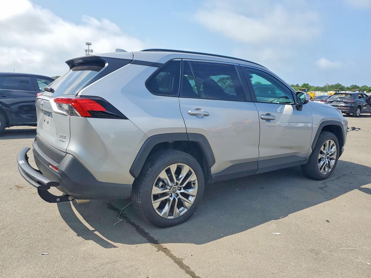 2020 TOYOTA RAV4 XLE PREMIUM — снимка 3