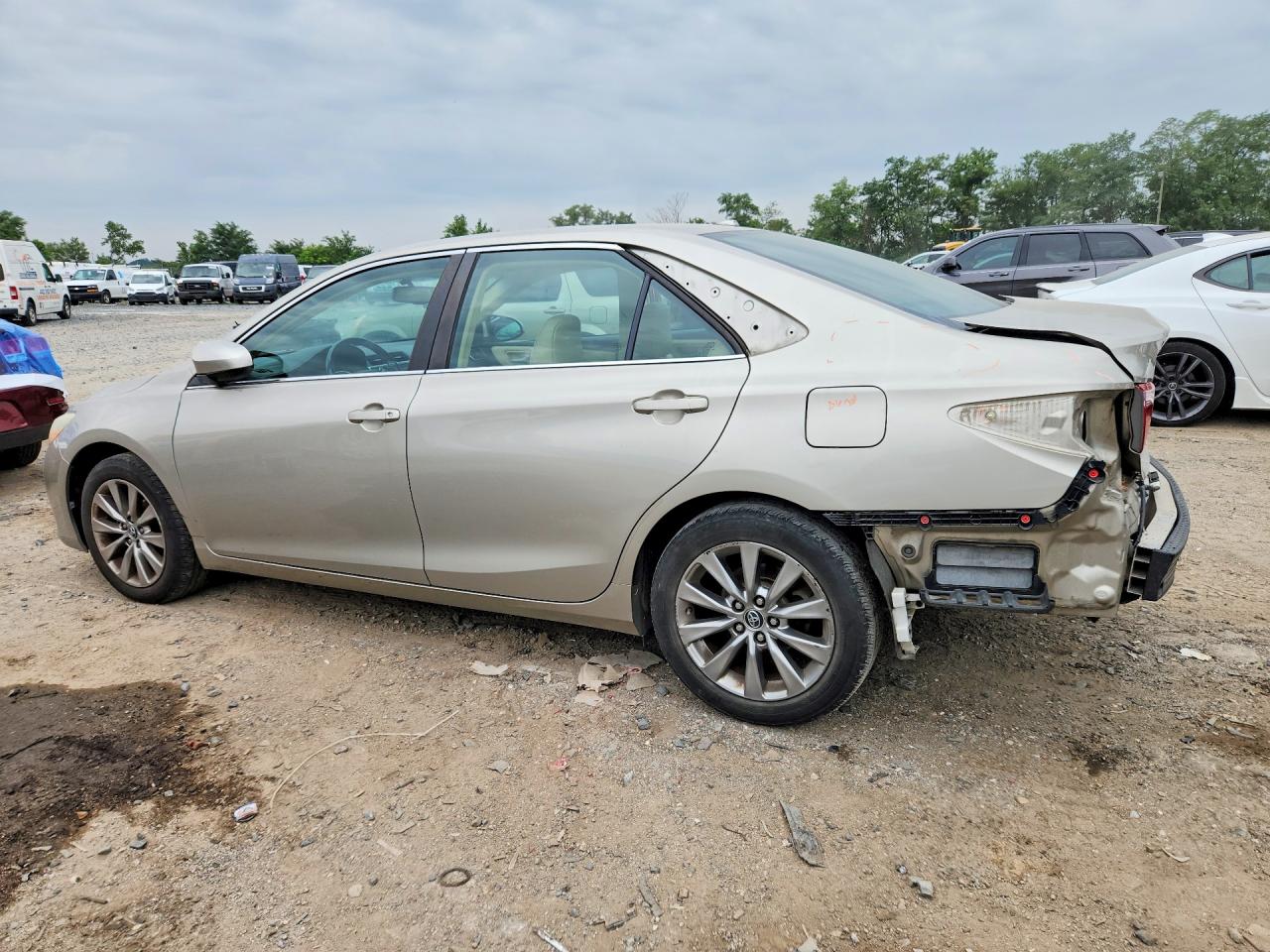 2016 TOYOTA CAMRY XLE — снимка 2