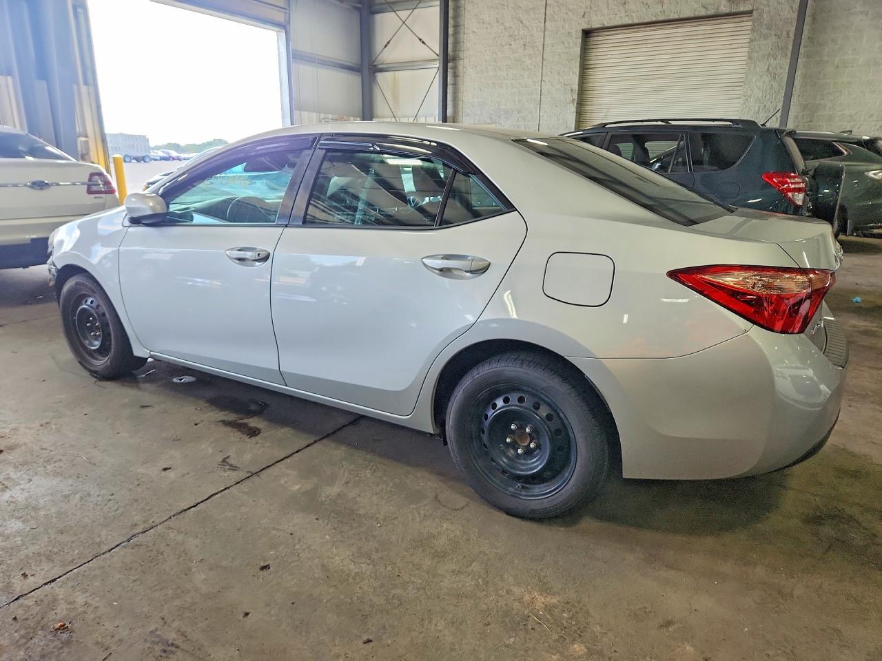 2017 TOYOTA COROLLA LE — снимка 2