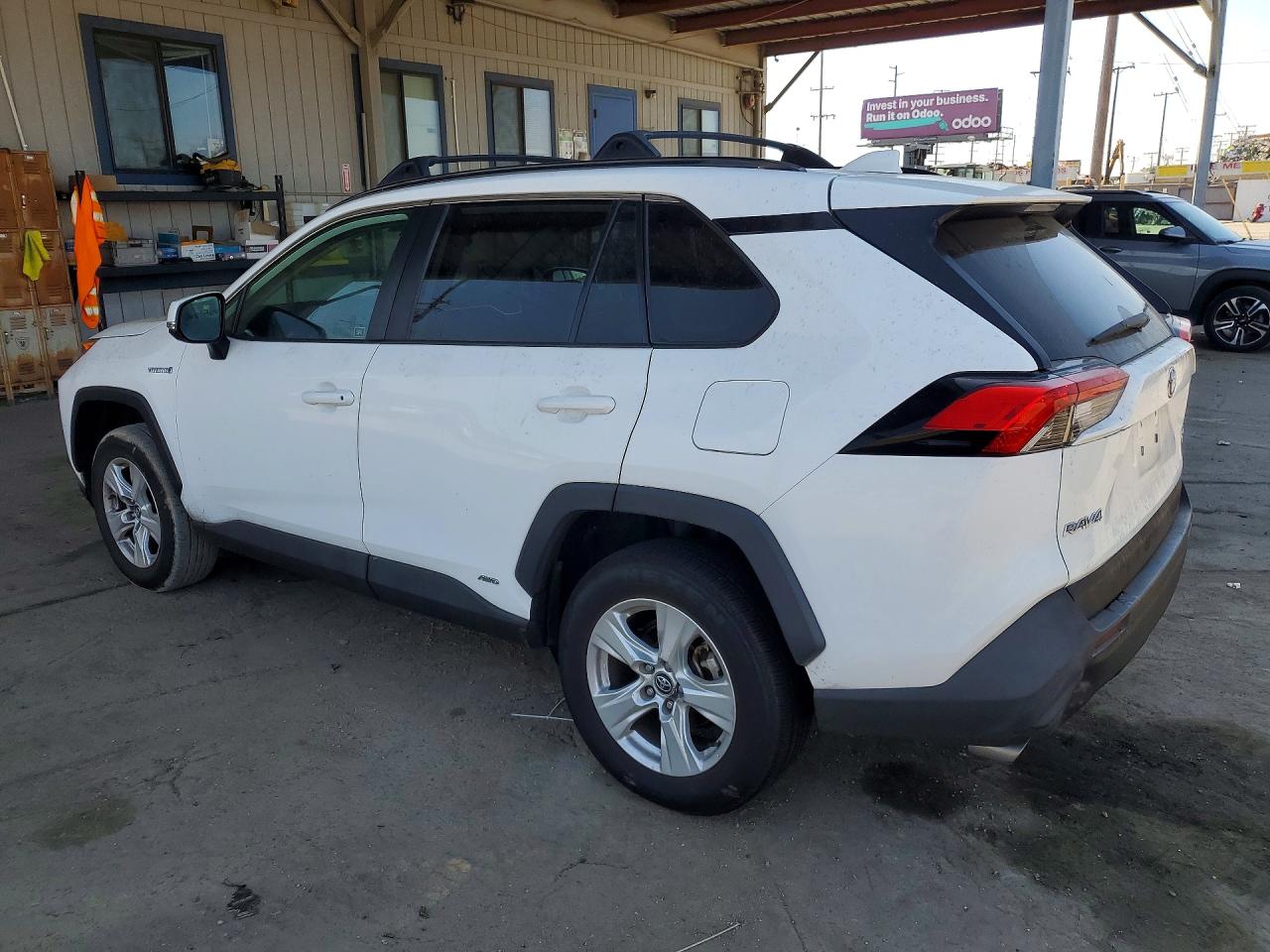 2021 TOYOTA RAV4 HYBRID XLE — снимка 2