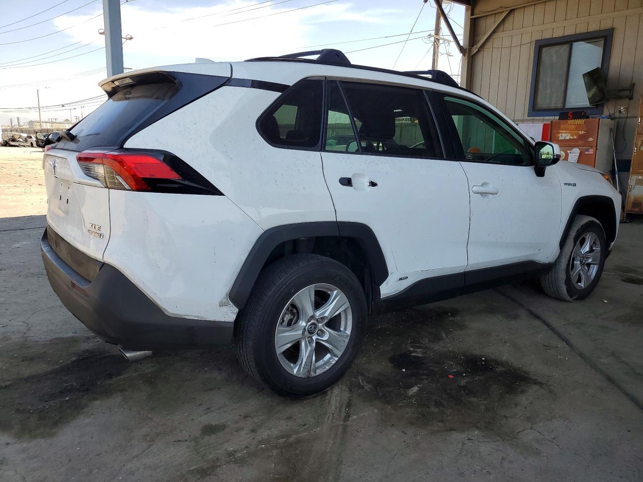 2021 TOYOTA RAV4 HYBRID XLE — снимка 3