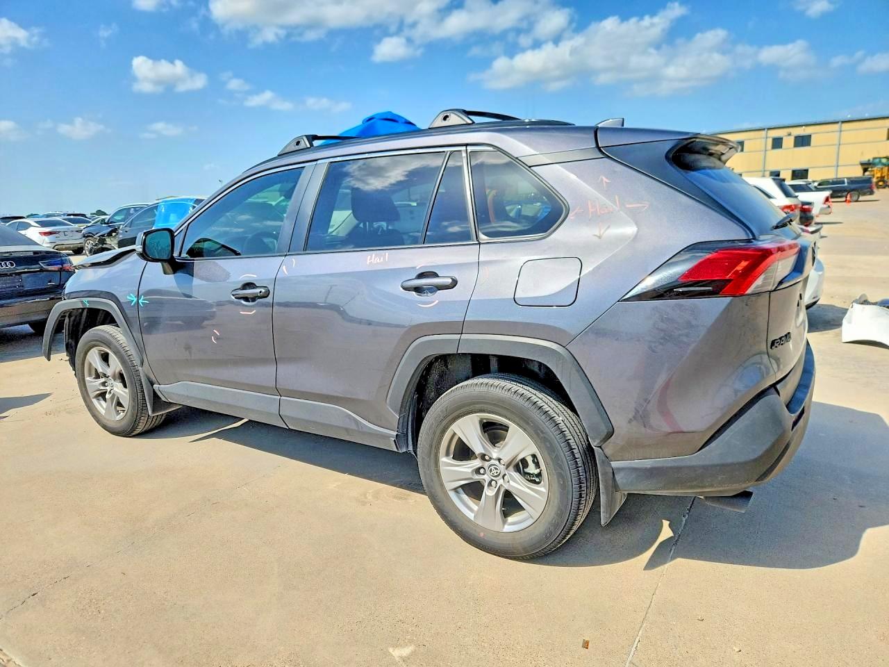 2025 TOYOTA RAV4 XLE — снимка 2