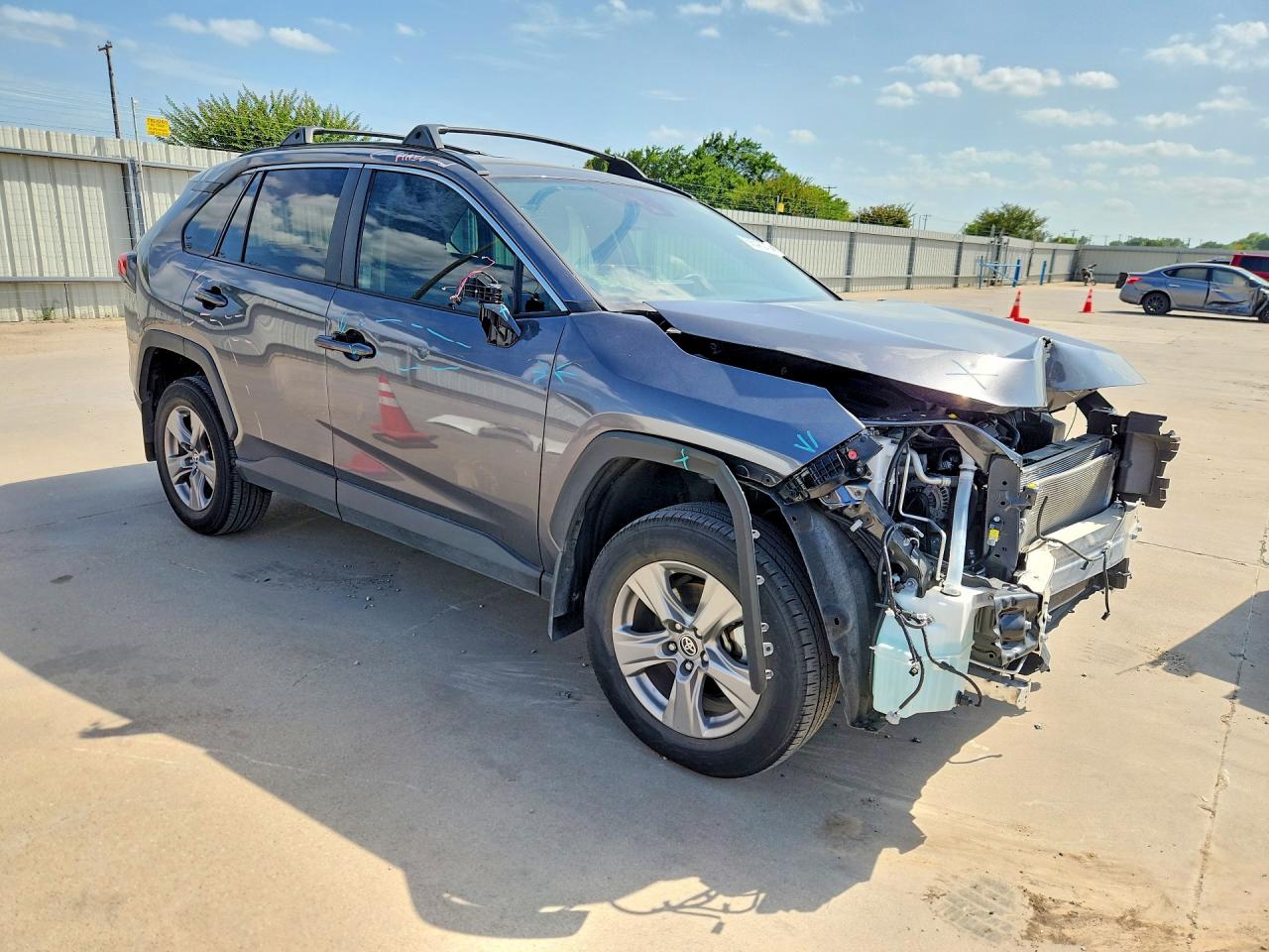2025 TOYOTA RAV4 XLE — снимка 4