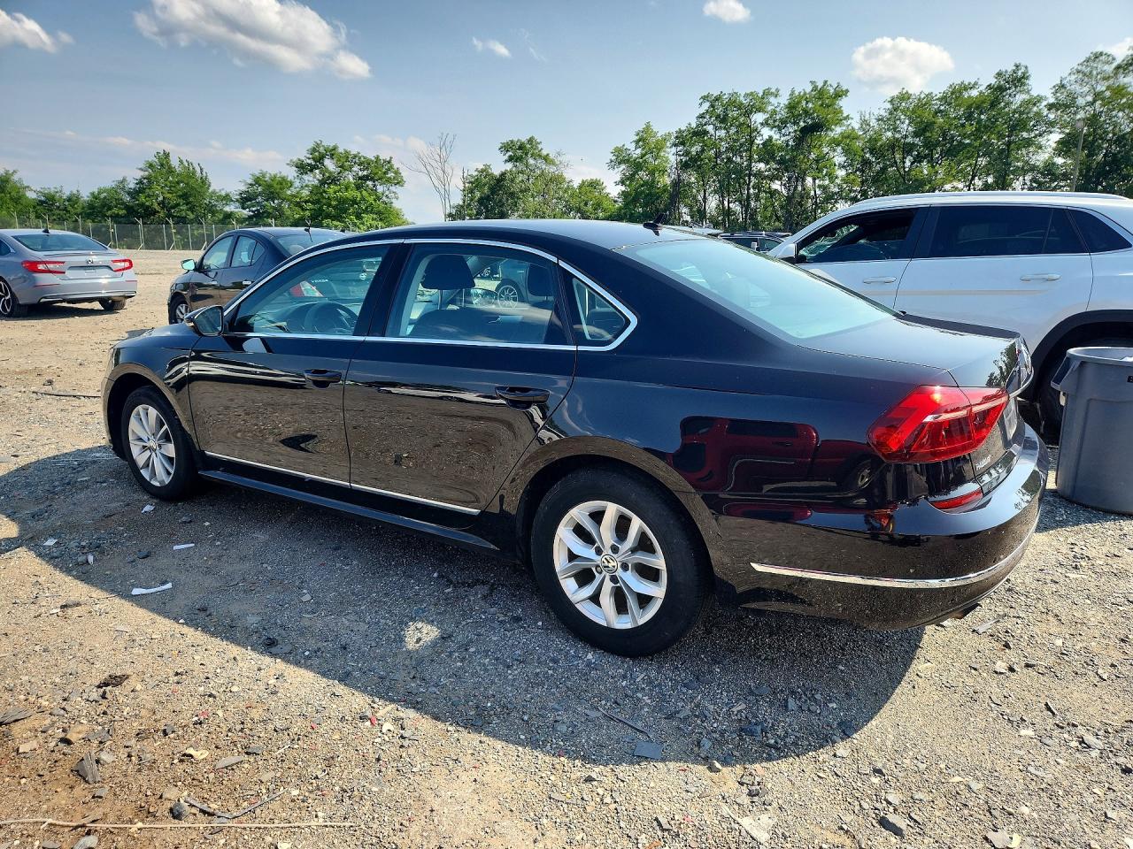 2017 VOLKSWAGEN PASSAT S — снимка 2