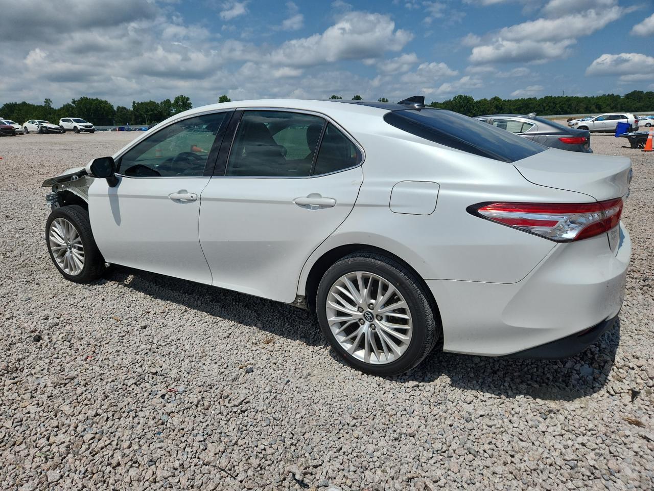 2019 TOYOTA CAMRY XLE V6 — снимка 2