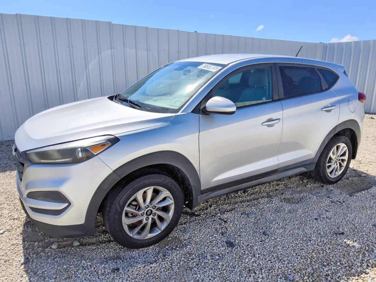 2016 HYUNDAI TUCSON SE
