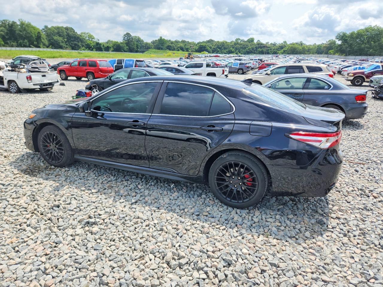 2020 TOYOTA CAMRY SE — снимка 2