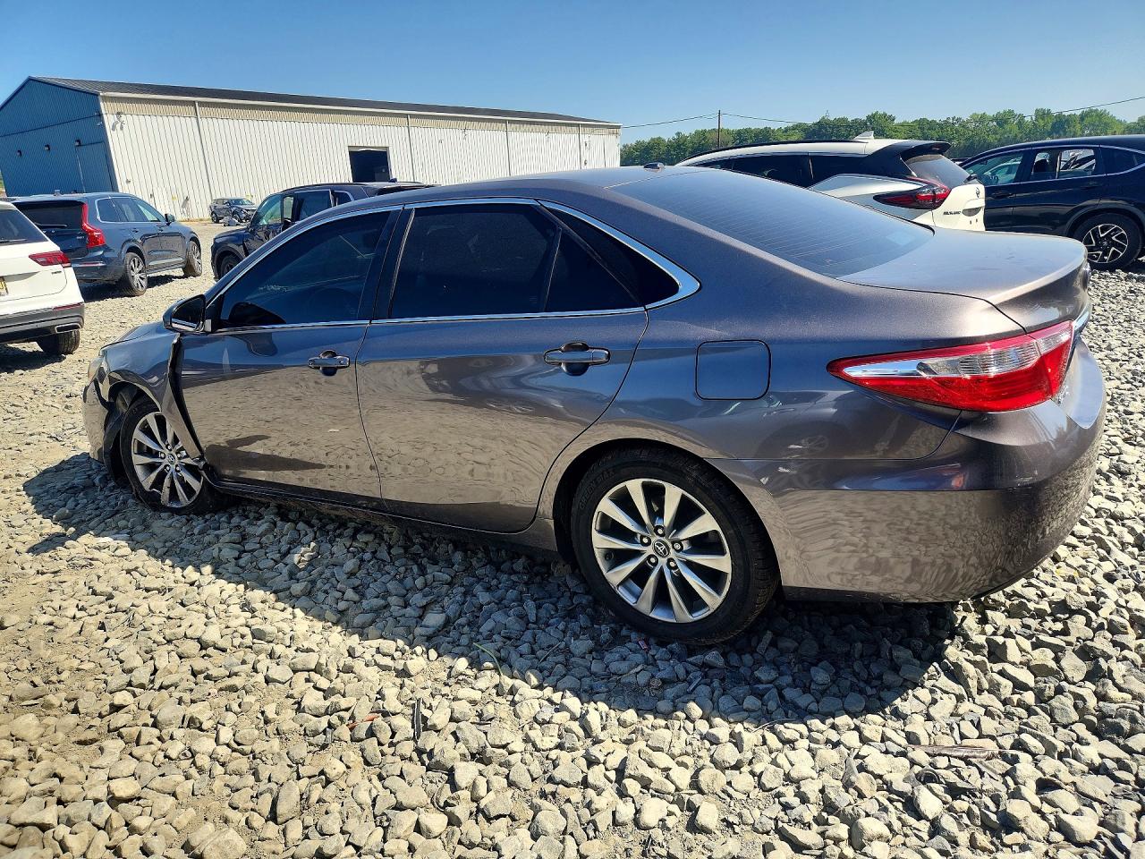 2017 TOYOTA CAMRY XLE — снимка 2