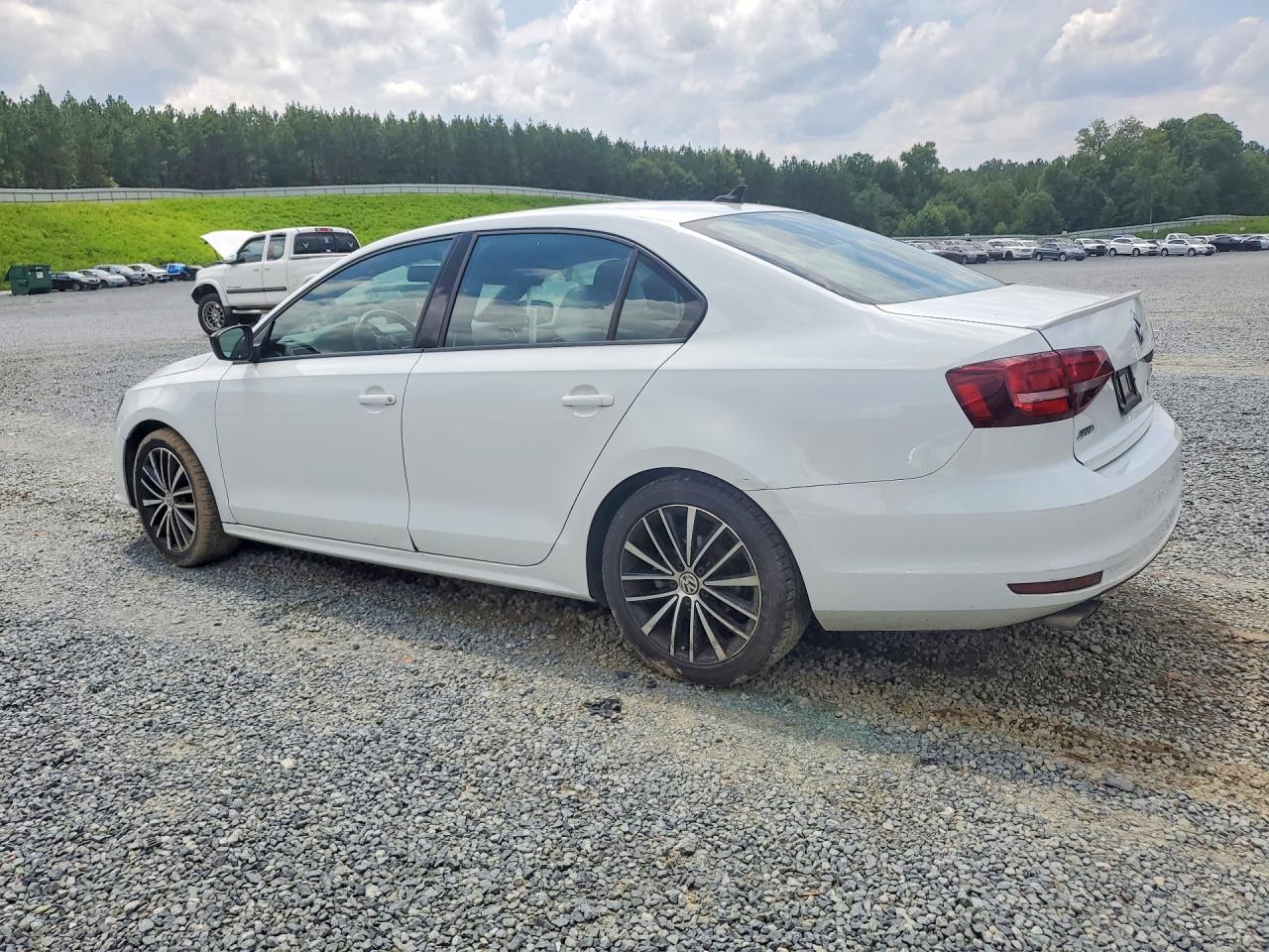 2017 VOLKSWAGEN JETTA SPORT — снимка 2