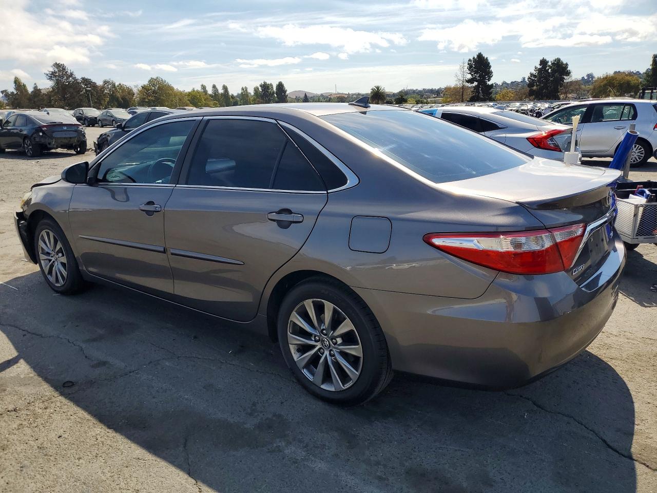 2017 TOYOTA CAMRY XLE — снимка 2