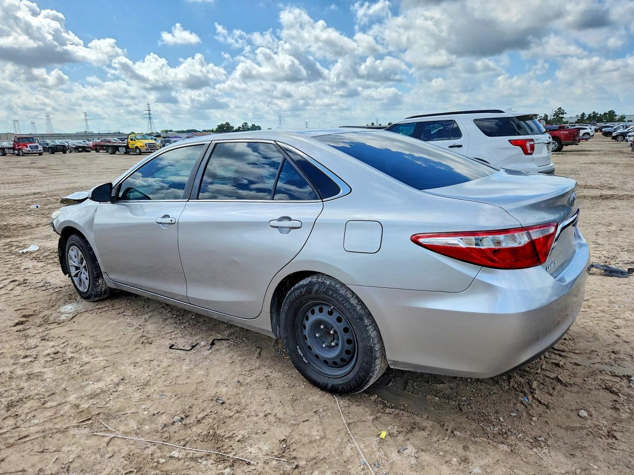 2016 TOYOTA CAMRY LE — снимка 2