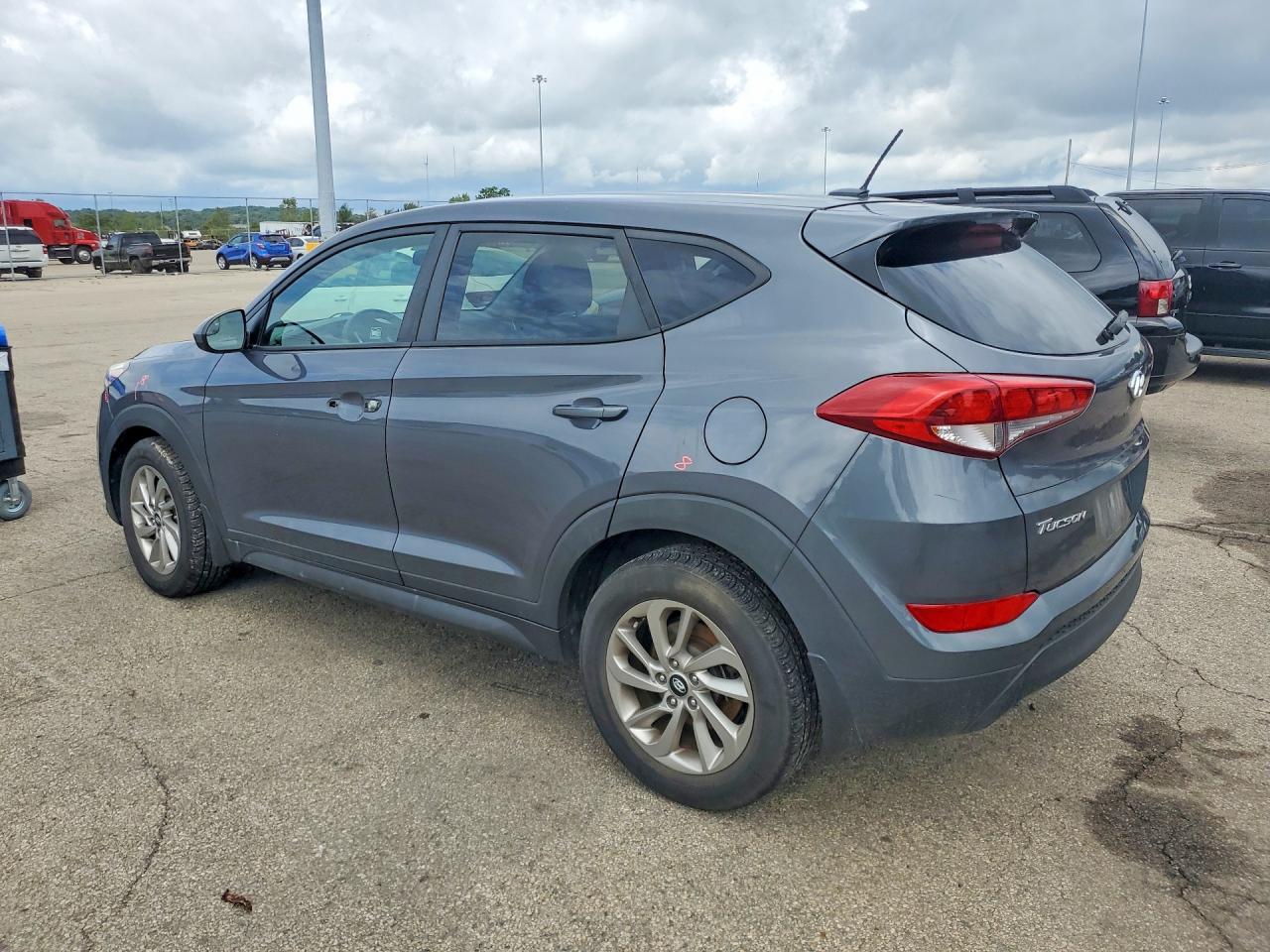 2017 HYUNDAI TUCSON SE — снимка 2