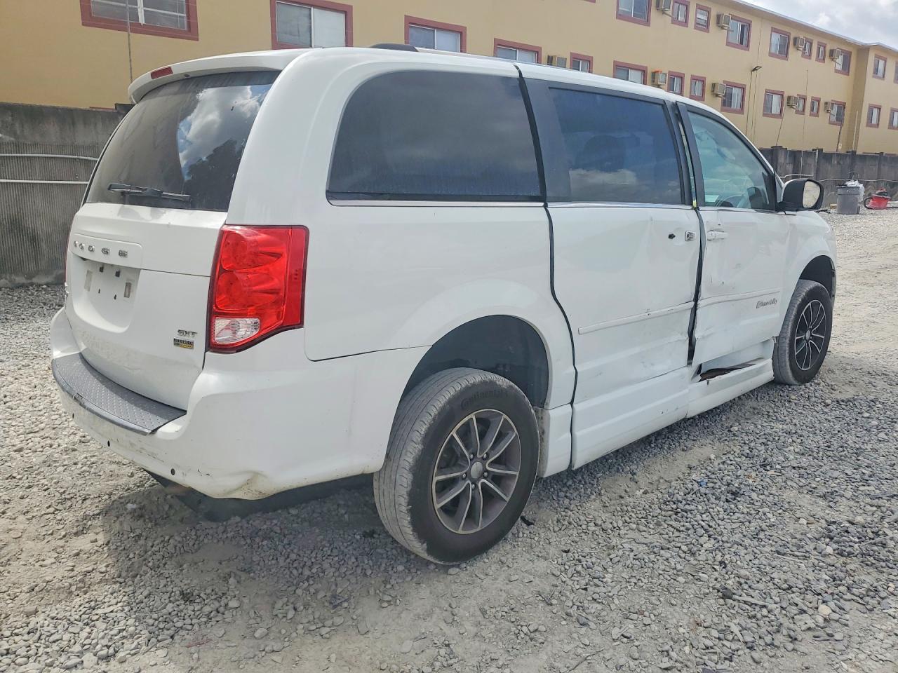 2017 DODGE GRAND CARAVAN SXT — снимка 3