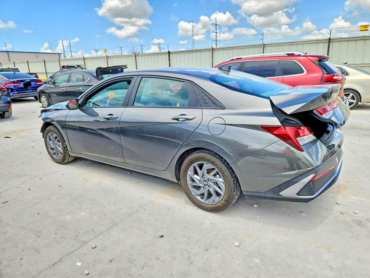 2024 HYUNDAI ELANTRA SEL — снимка 2
