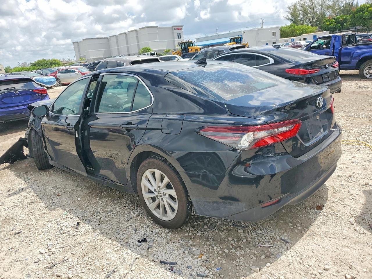 2022 TOYOTA CAMRY LE — снимка 2