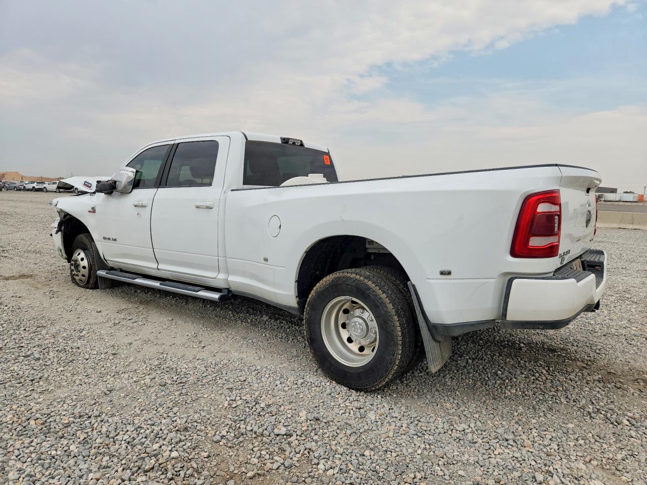 2023 RAM 3500 LARAMIE — снимка 2