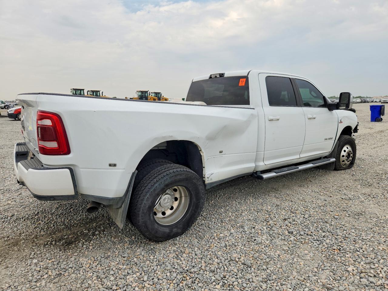 2023 RAM 3500 LARAMIE — снимка 3