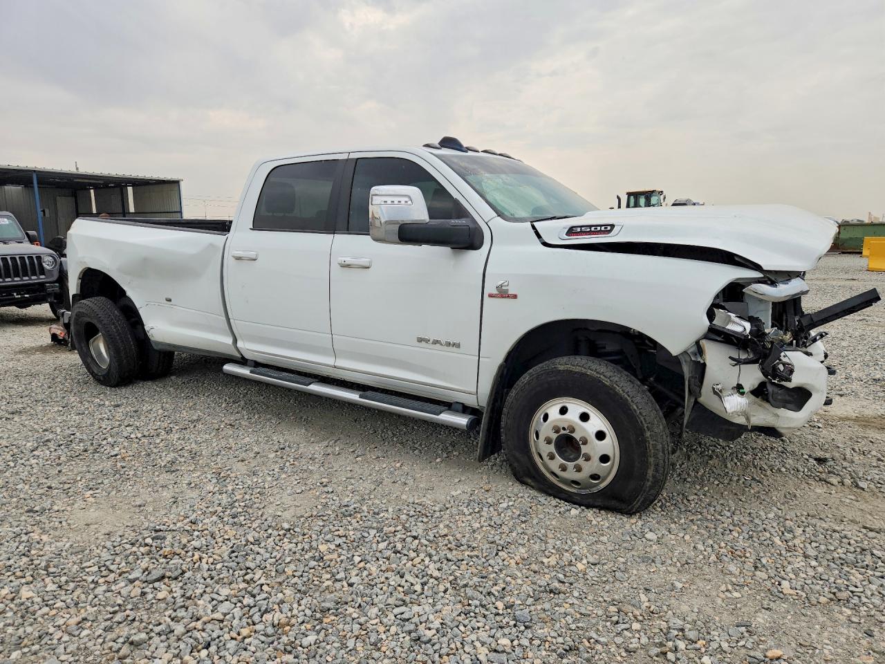 2023 RAM 3500 LARAMIE — снимка 4