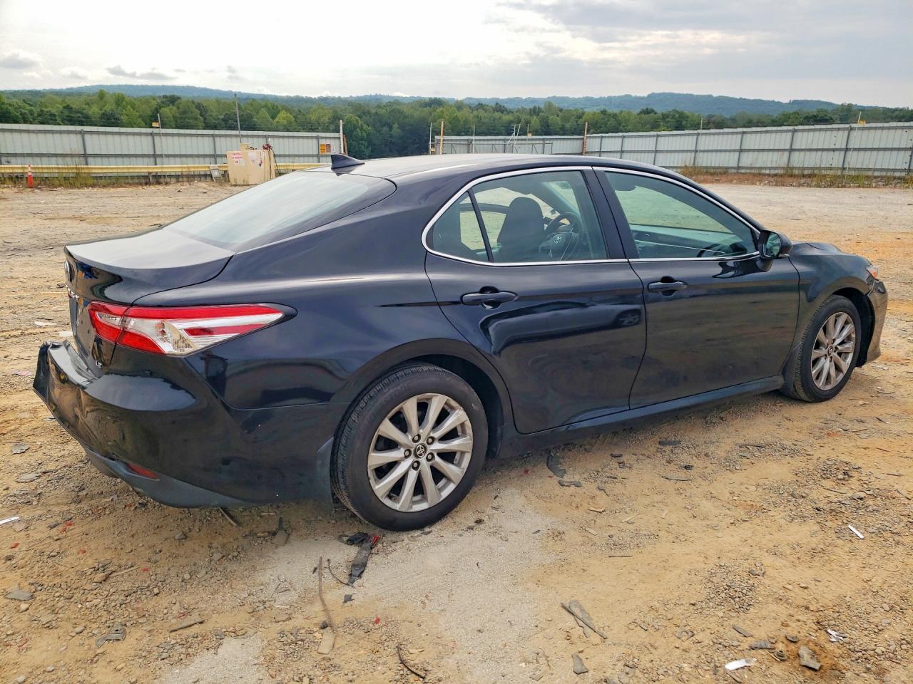 2020 TOYOTA CAMRY LE — снимка 3