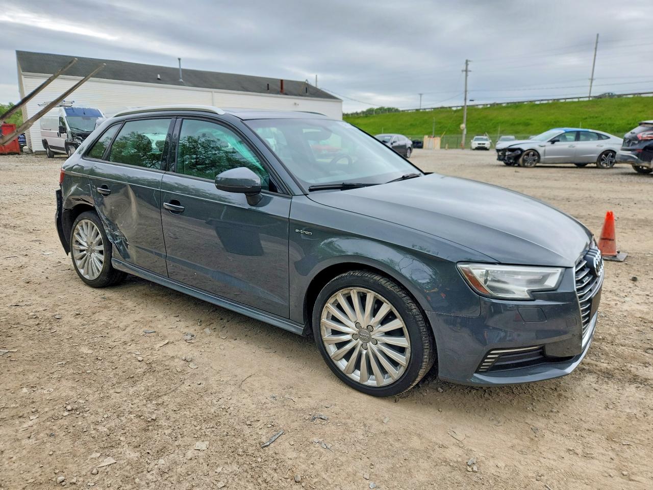 2017 AUDI A3 E-TRON PREMIUM — снимка 4