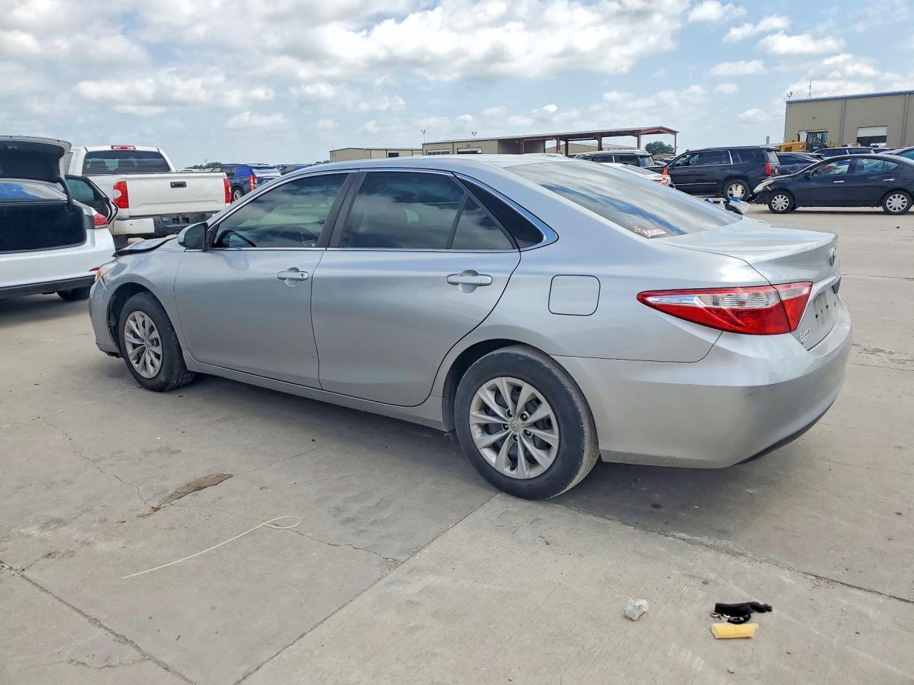 2015 TOYOTA CAMRY LE — снимка 2