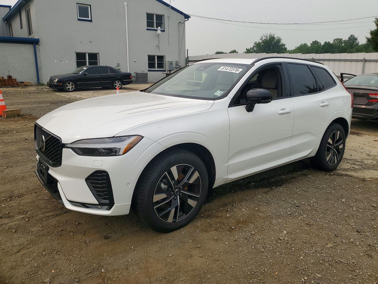 2026 VOLVO XC60 PLUS