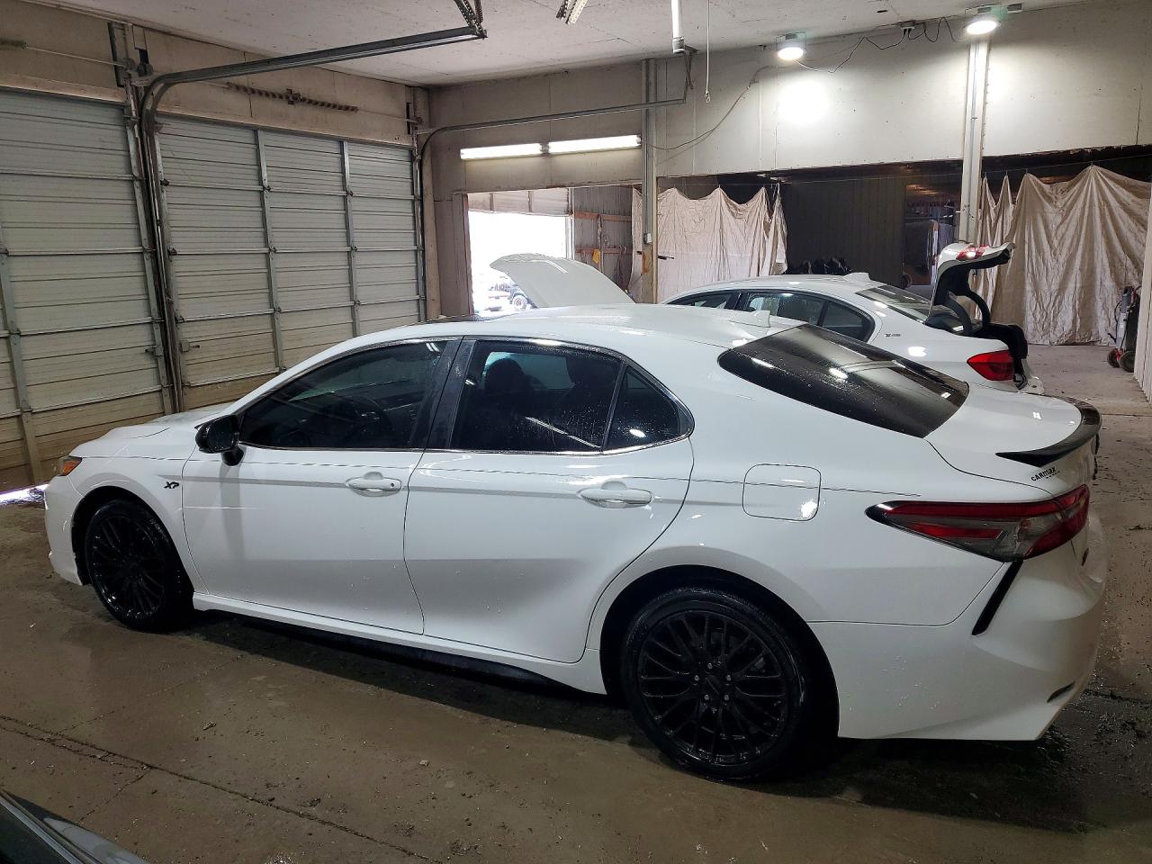 2019 TOYOTA CAMRY SE — снимка 2