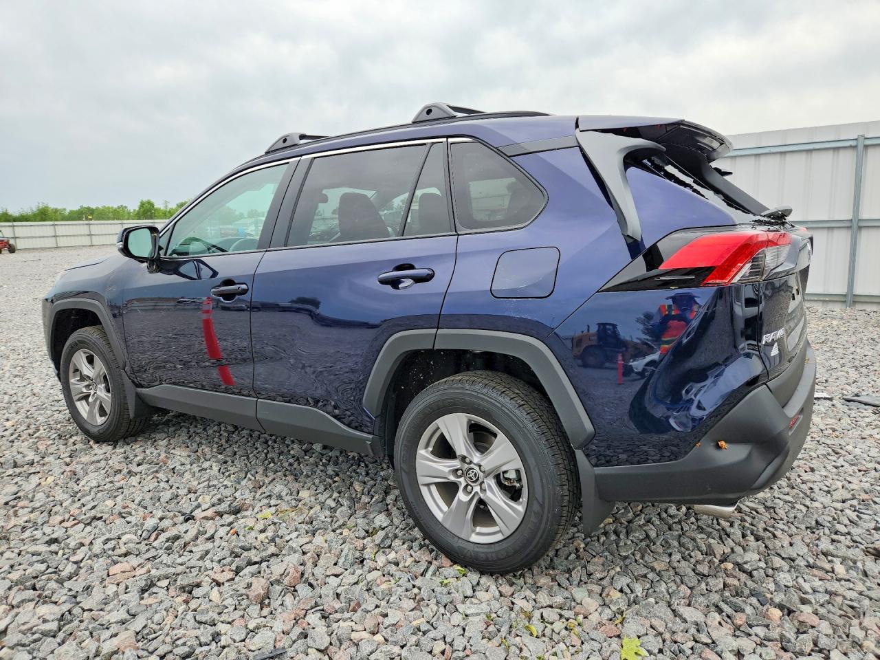 2025 TOYOTA RAV4 XLE — снимка 2