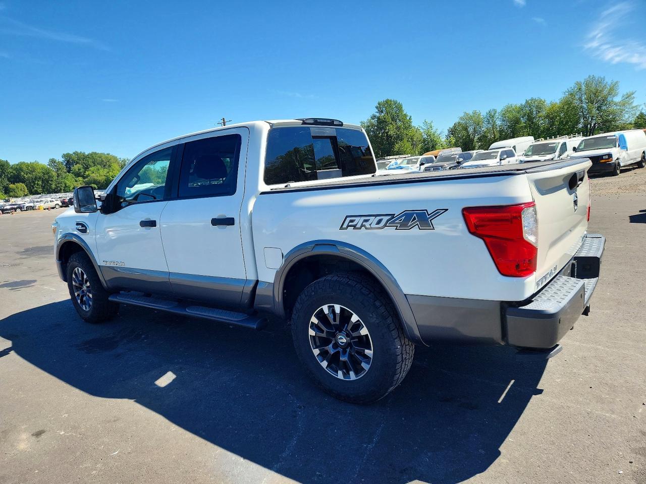 2017 NISSAN TITAN PRO-4X — снимка 2
