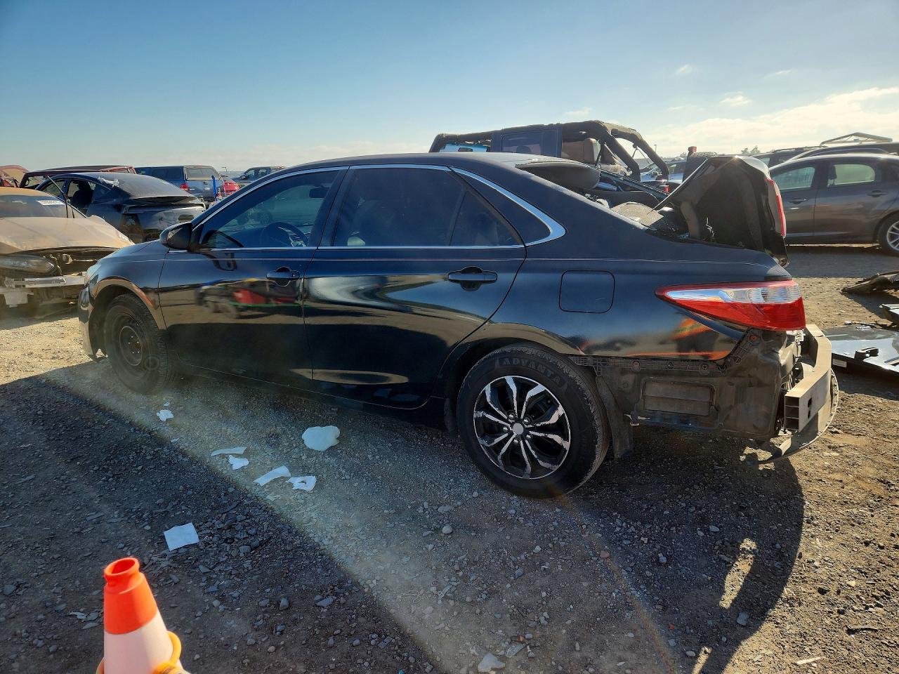 2015 TOYOTA CAMRY LE — снимка 2