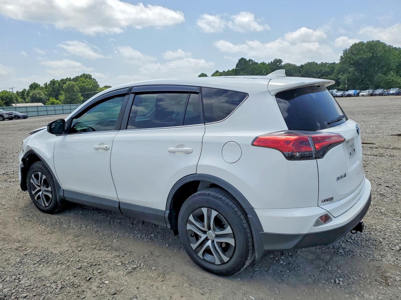 2018 TOYOTA RAV4 LE — снимка 2