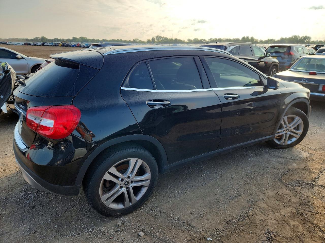 2019 MERCEDES-BENZ GLA 250 4MATIC — снимка 3