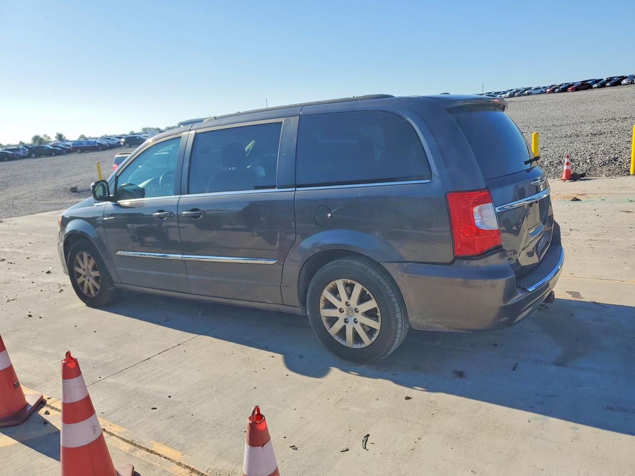 2016 CHRYSLER TOWN & COUNTRY TOURING — снимка 2