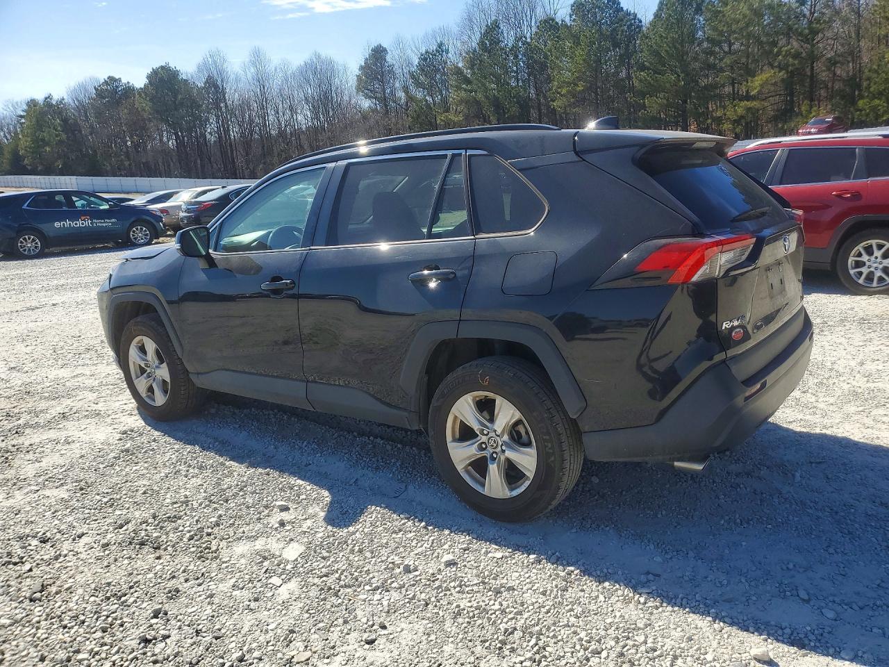 2021 TOYOTA RAV4 XLE — снимка 2