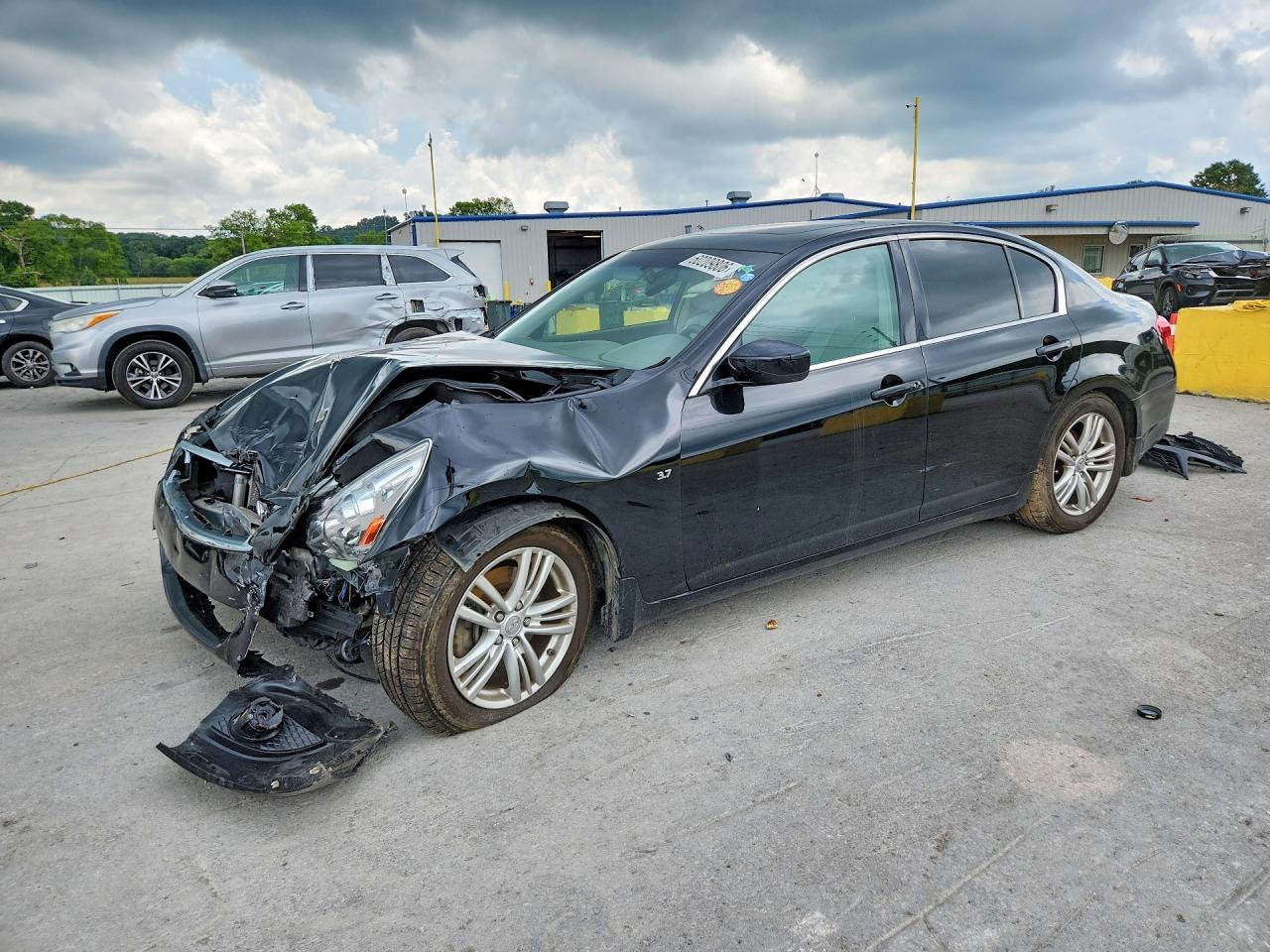 2015 INFINITI Q40 BASE