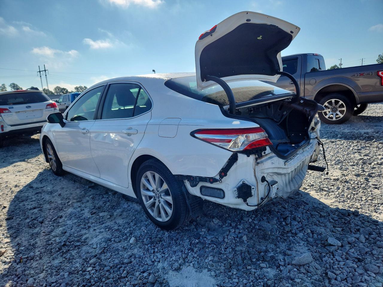 2019 TOYOTA CAMRY LE — снимка 2