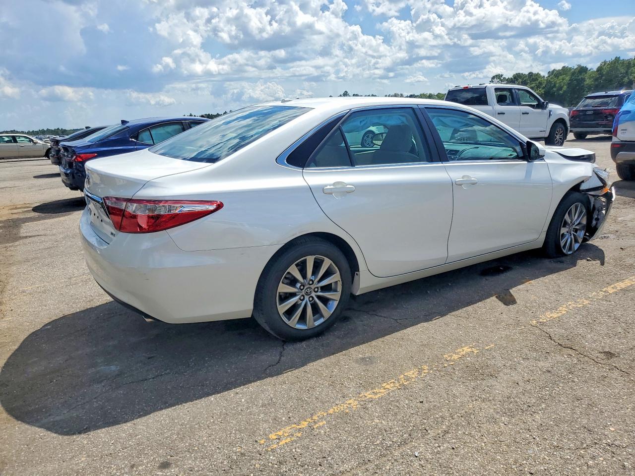 2016 TOYOTA CAMRY XLE — снимка 3