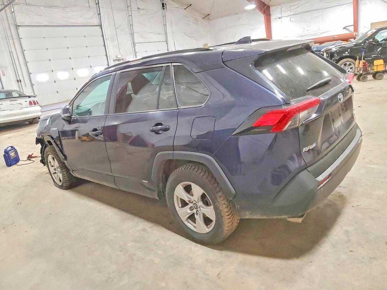 2020 TOYOTA RAV4 HYBRID XLE — снимка 2
