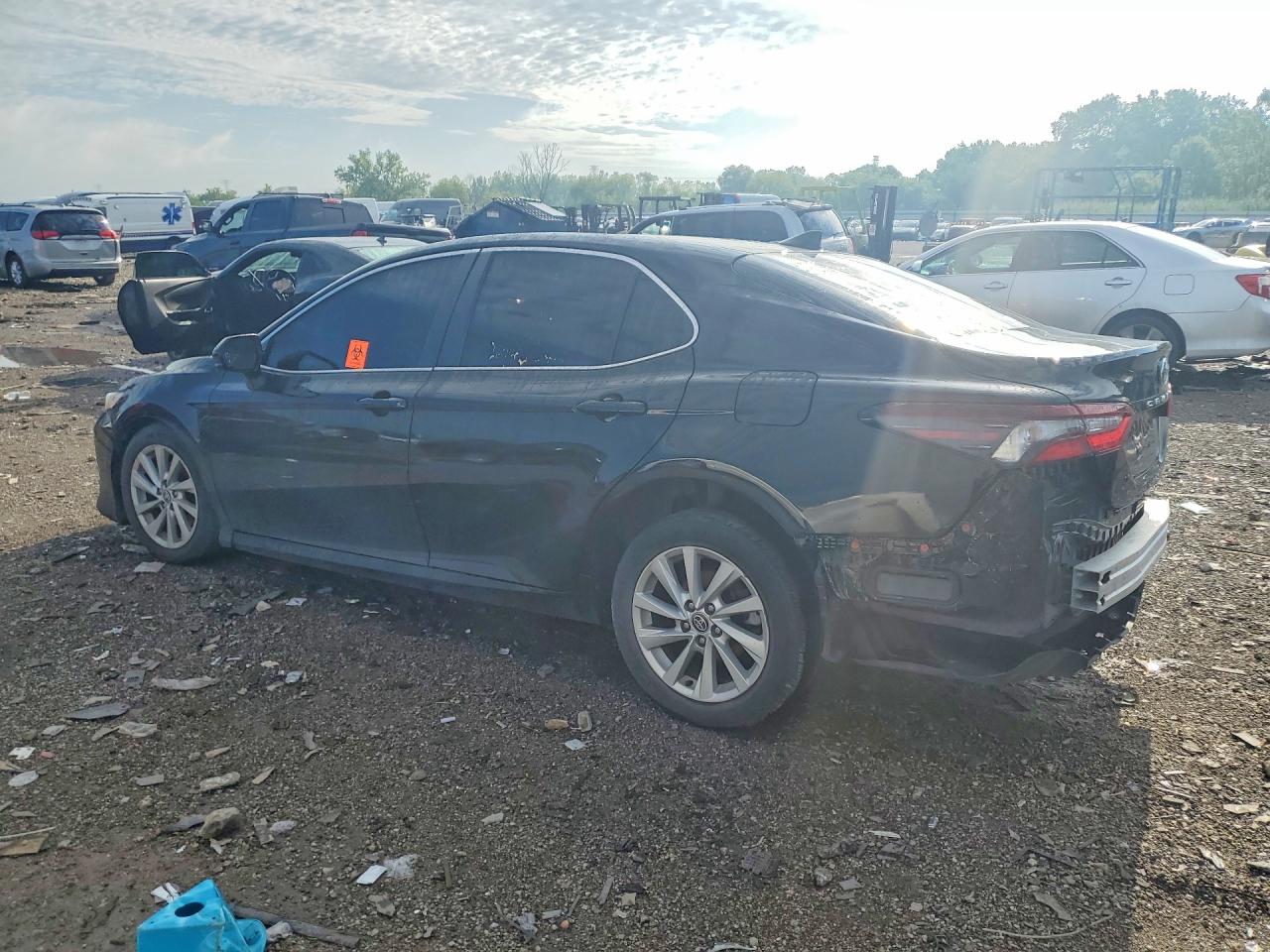 2021 TOYOTA CAMRY LE — снимка 2