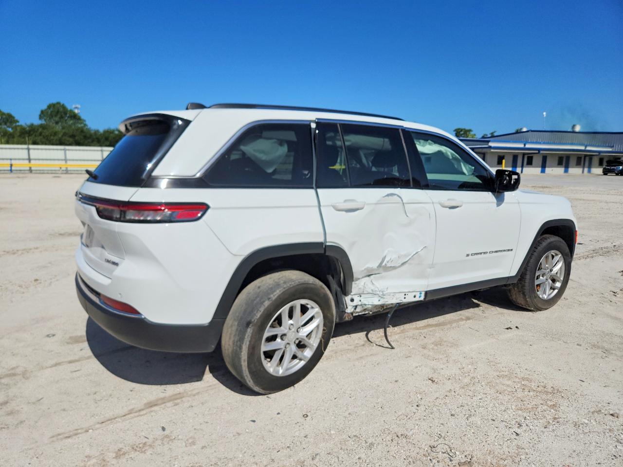 2023 JEEP GRAND CHEROKEE LAREDO — снимка 3