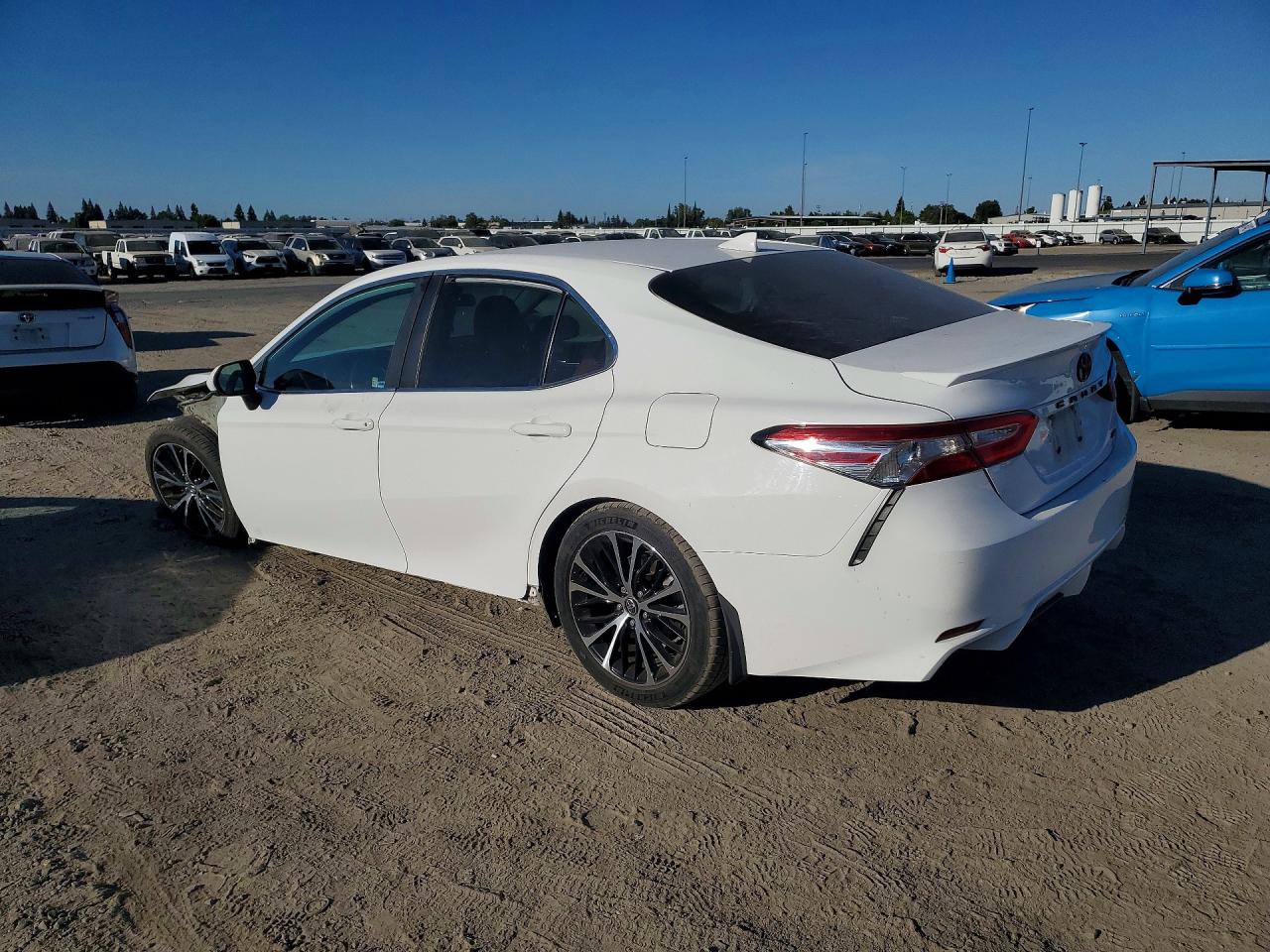 2020 TOYOTA CAMRY SE — снимка 2