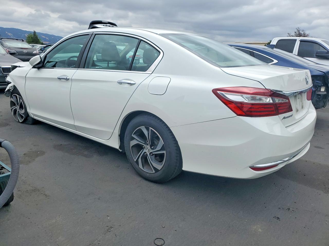 2017 HONDA ACCORD LX — снимка 2