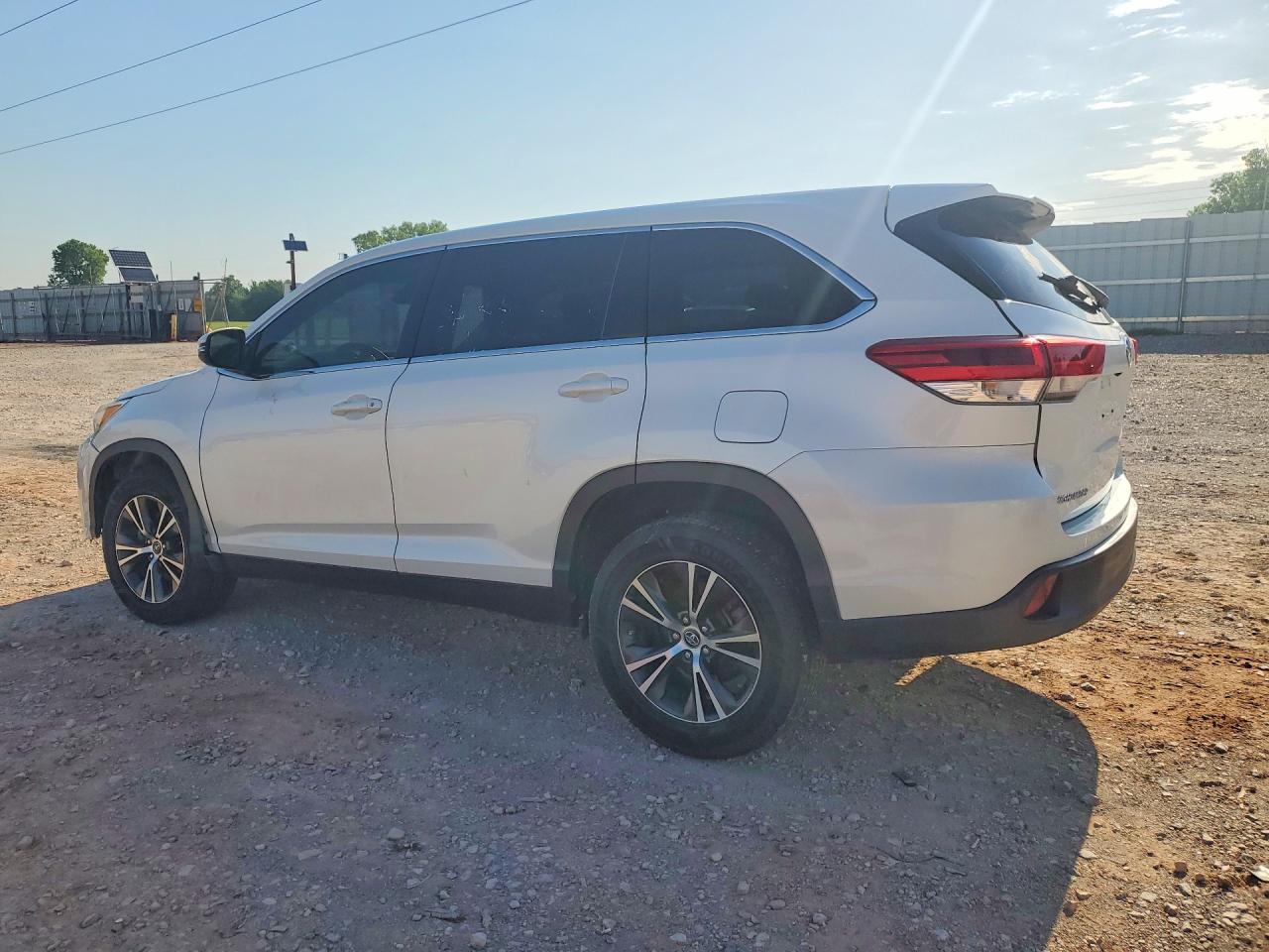 2019 TOYOTA HIGHLANDER LE — снимка 2