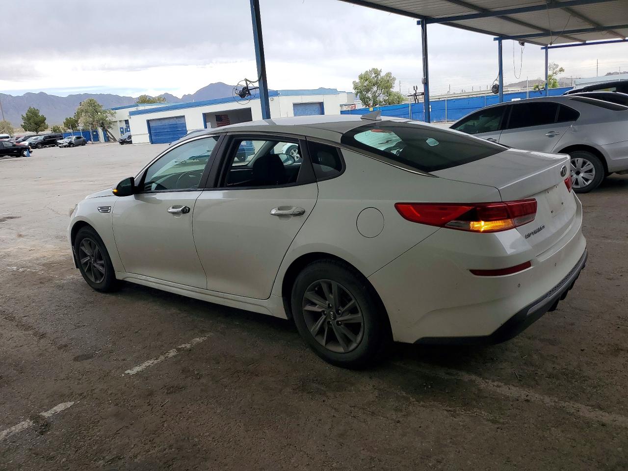 2020 KIA OPTIMA LX — снимка 2