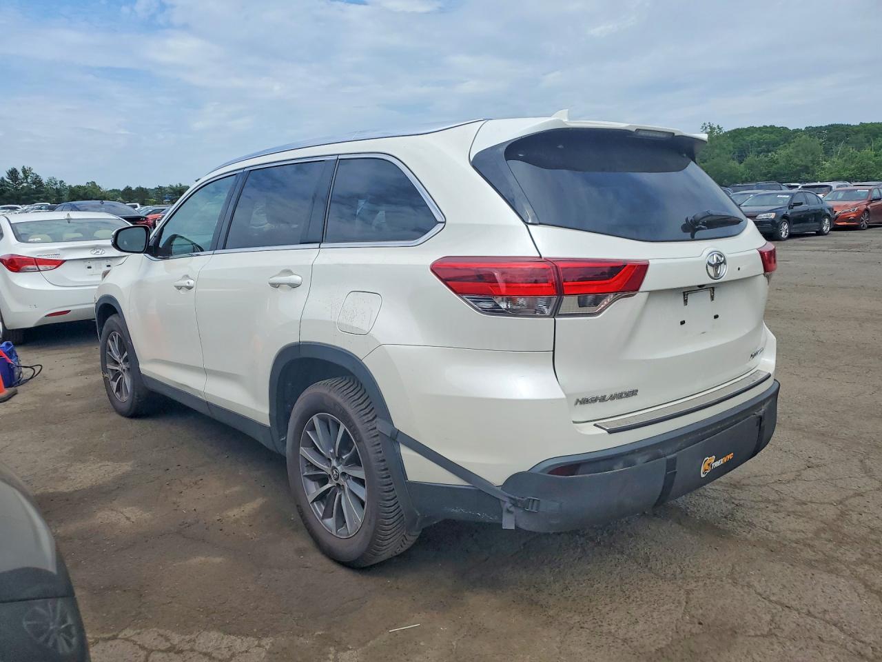 2019 TOYOTA HIGHLANDER XLE — снимка 2