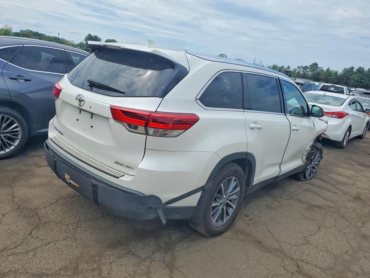 2019 TOYOTA HIGHLANDER XLE — снимка 3