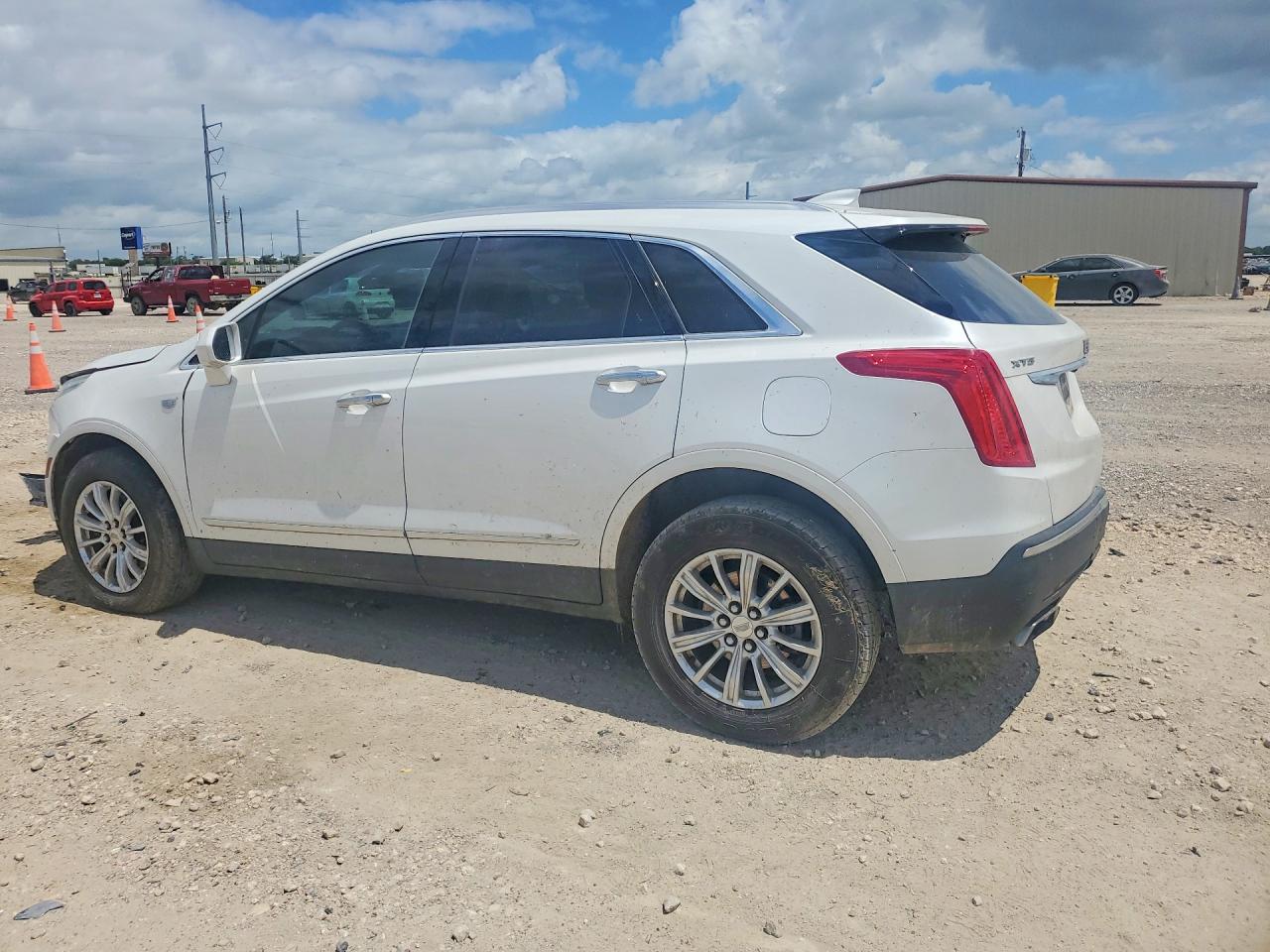 2017 CADILLAC XT5 — снимка 2